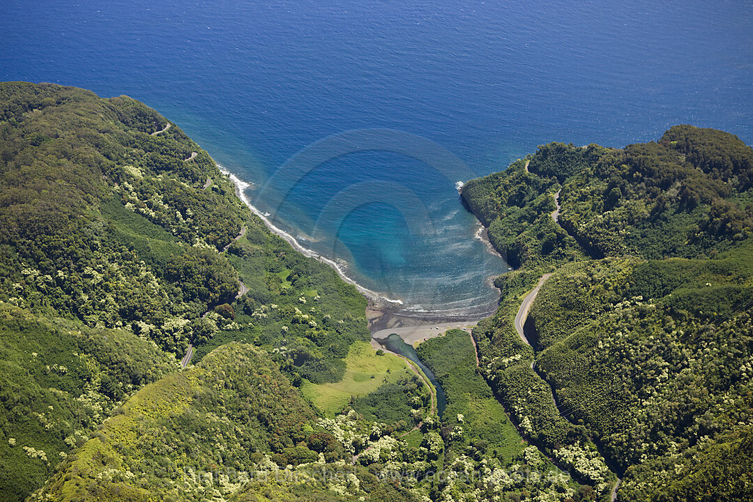 Strasse nach Hana an der Nordkueste von Maui