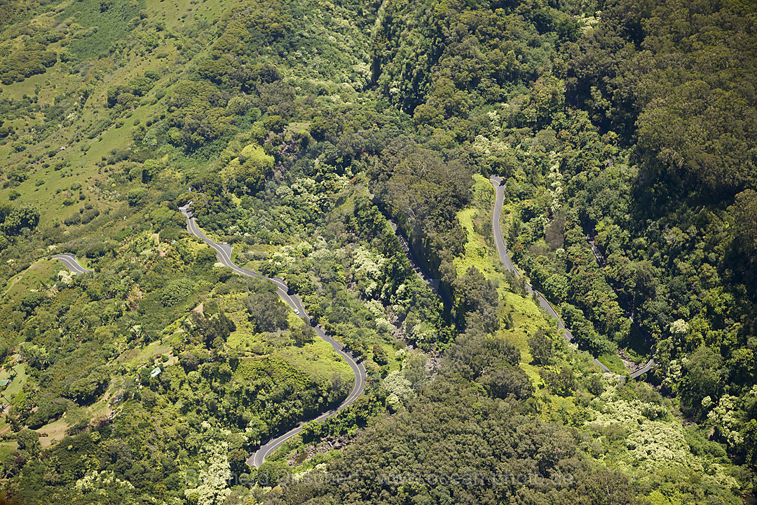 Strasse nach Hana an der Nordkueste von Maui