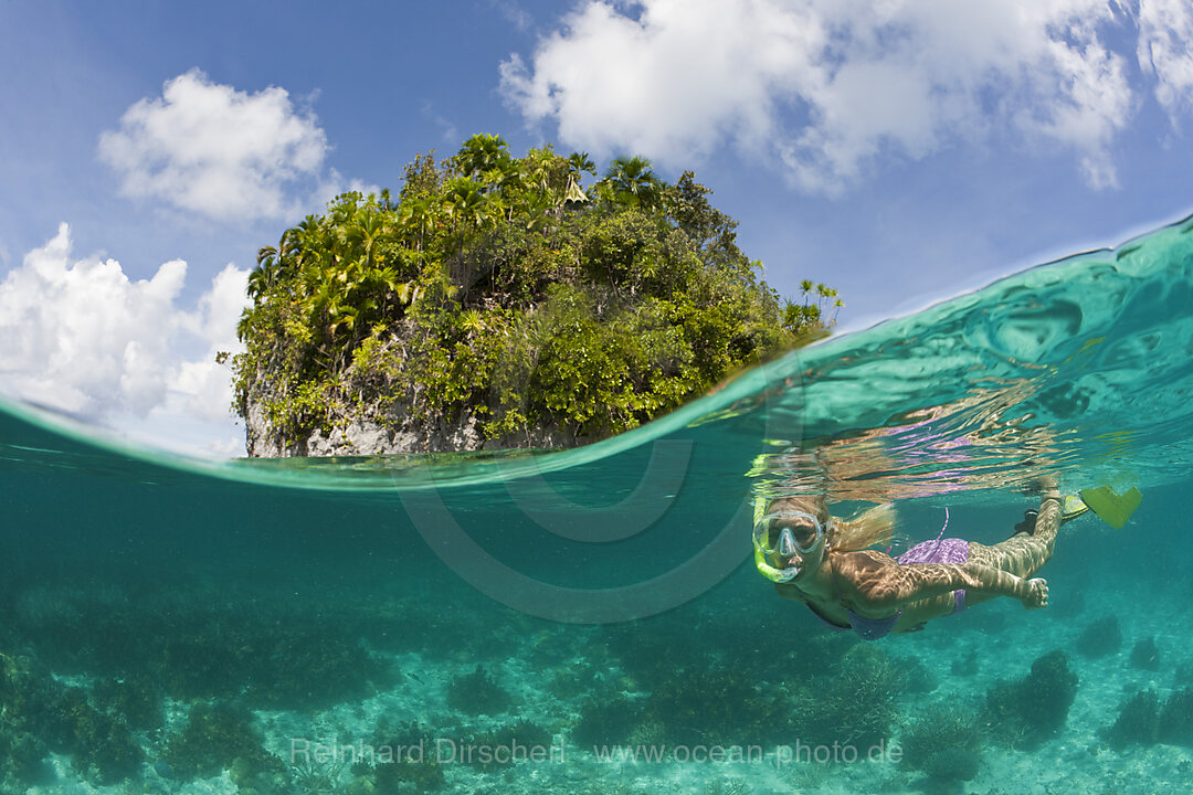 Touristin schnorchelt in Palau, Mikronesien, Palau