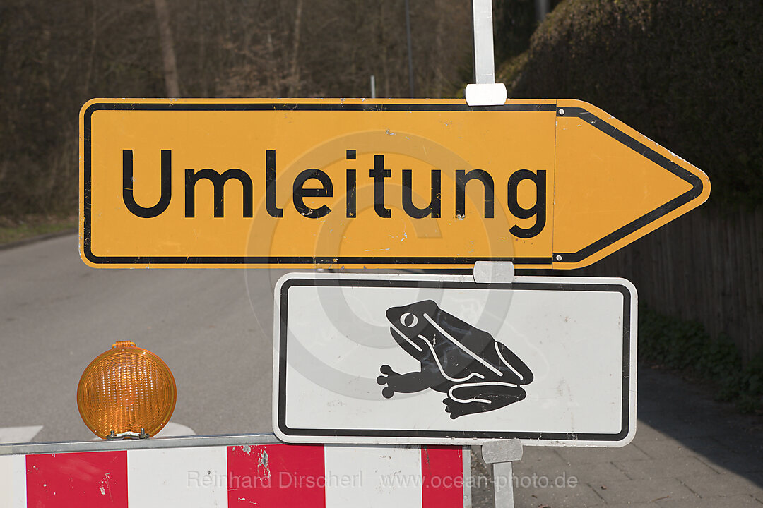 Strassensperre wegen Kroetenwanderung