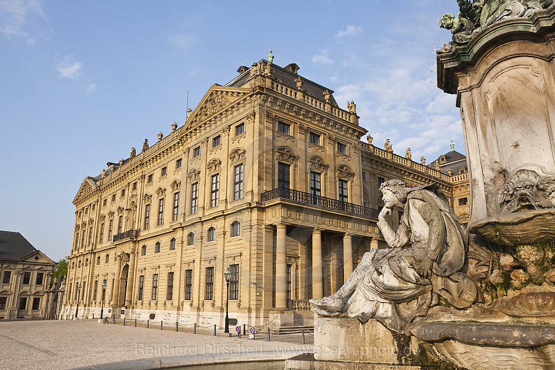 Wuerzburger Residenz mit Frankonia-Brunnen, Wuerzburg, Unterfranken, Bayern, Deutschland