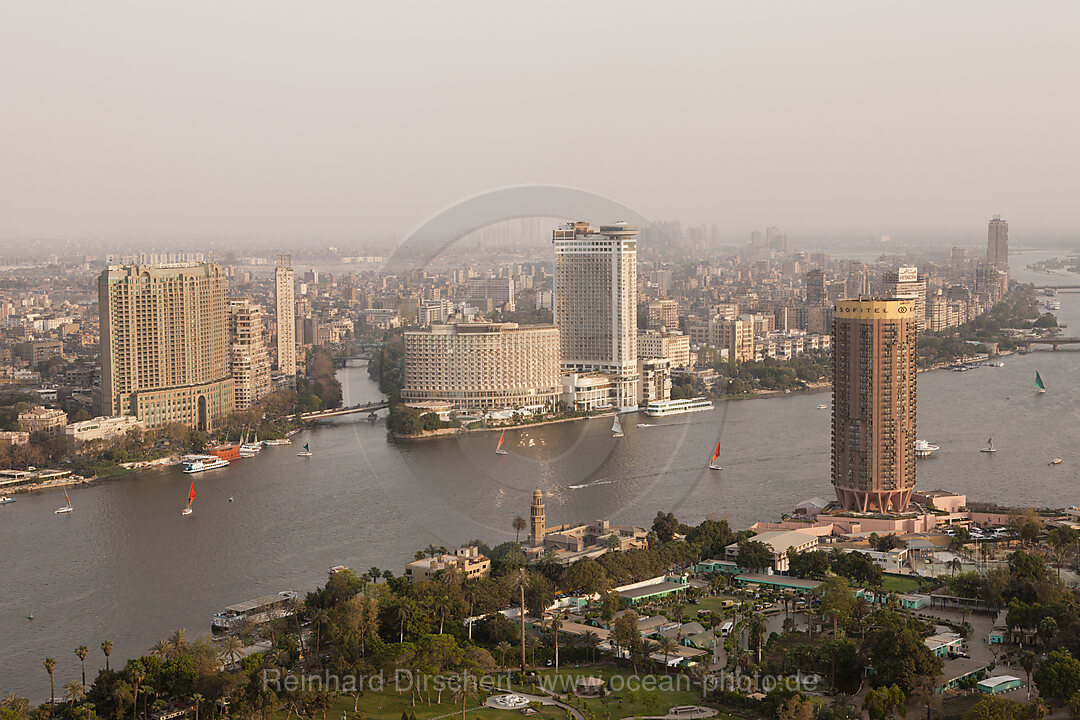 Blick von Kairo Tower Fernsehturm auf Kairo und Nil