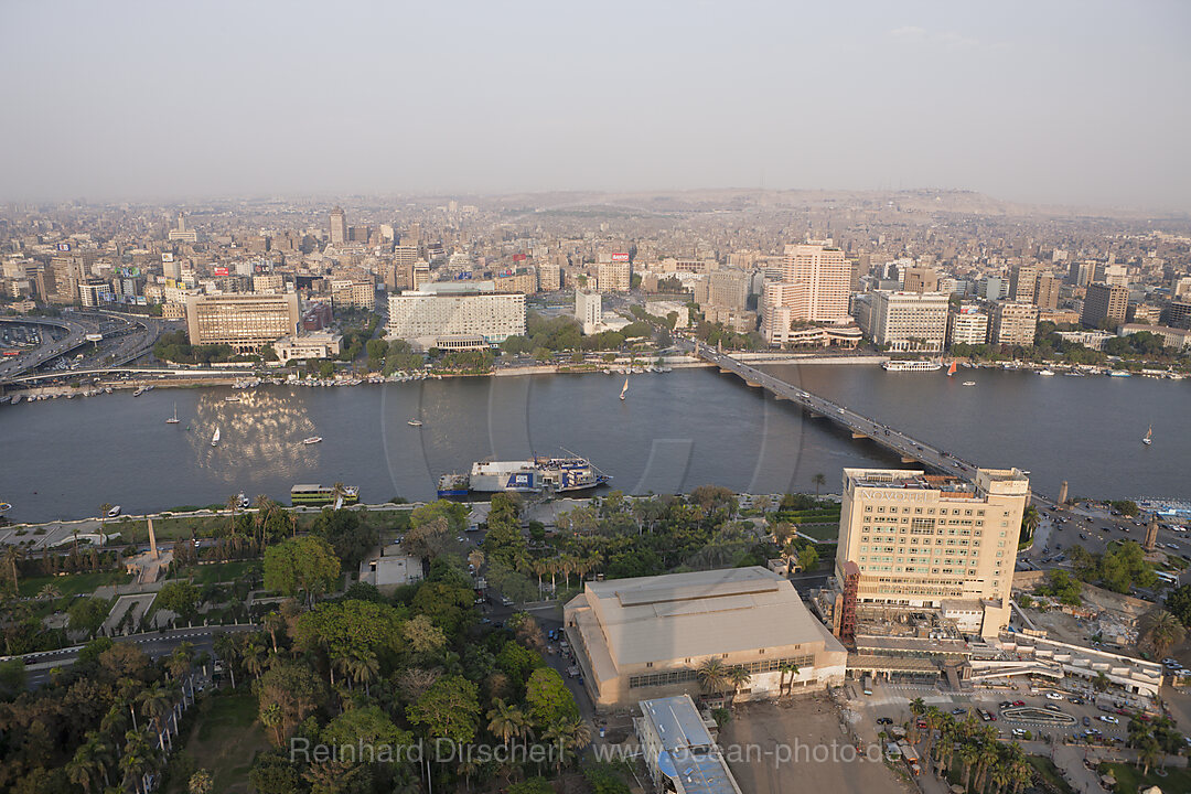 Blick von Kairo Tower Fernsehturm auf Kairo und Nil