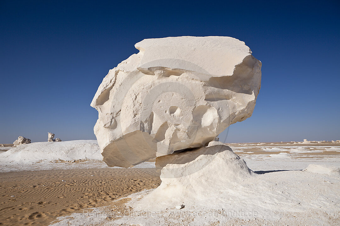 Figuren und Formationen aus Kalkstein in Nationalpark Weisse Wueste