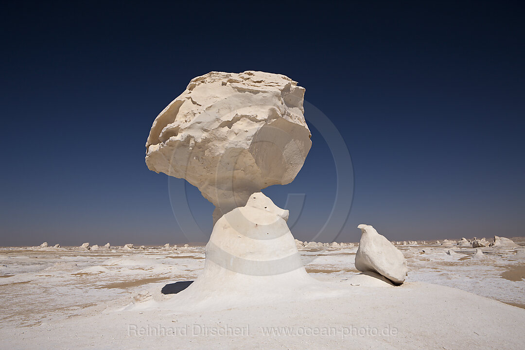 Figuren und Formationen aus Kalkstein in Nationalpark Weisse Wueste
