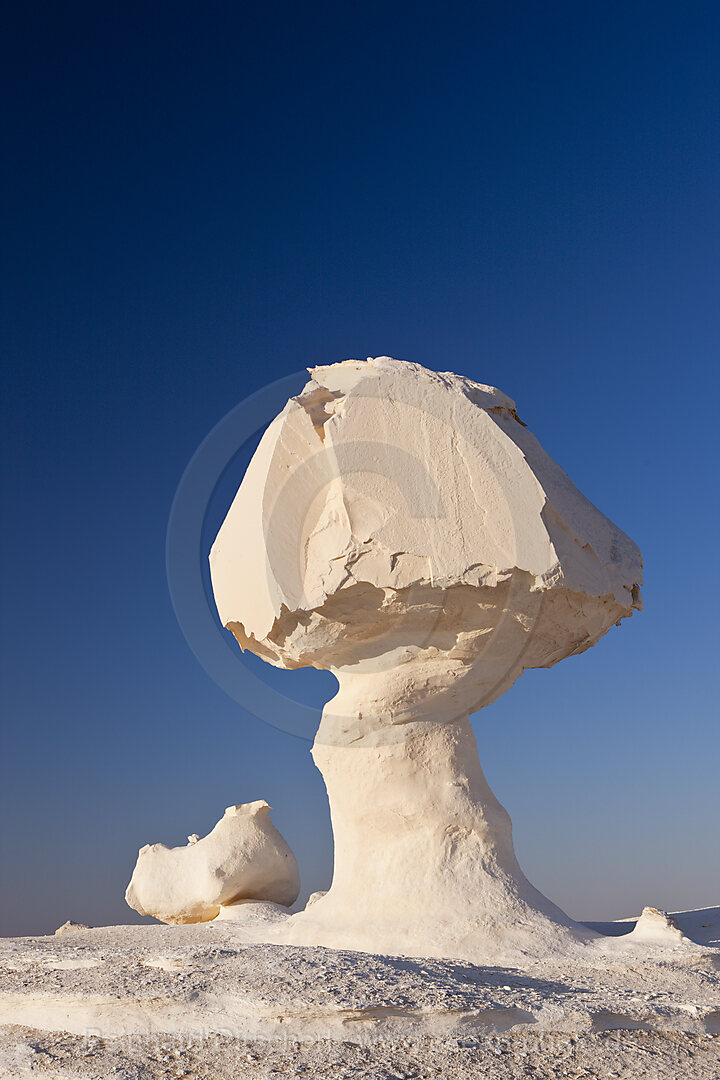 Figuren und Formationen aus Kalkstein in Nationalpark Weisse Wueste