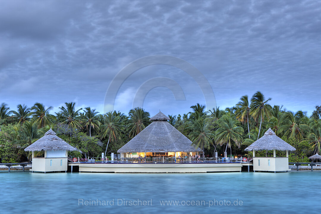 Sonnenuntergang auf der Malediveninsel Ellaidhoo