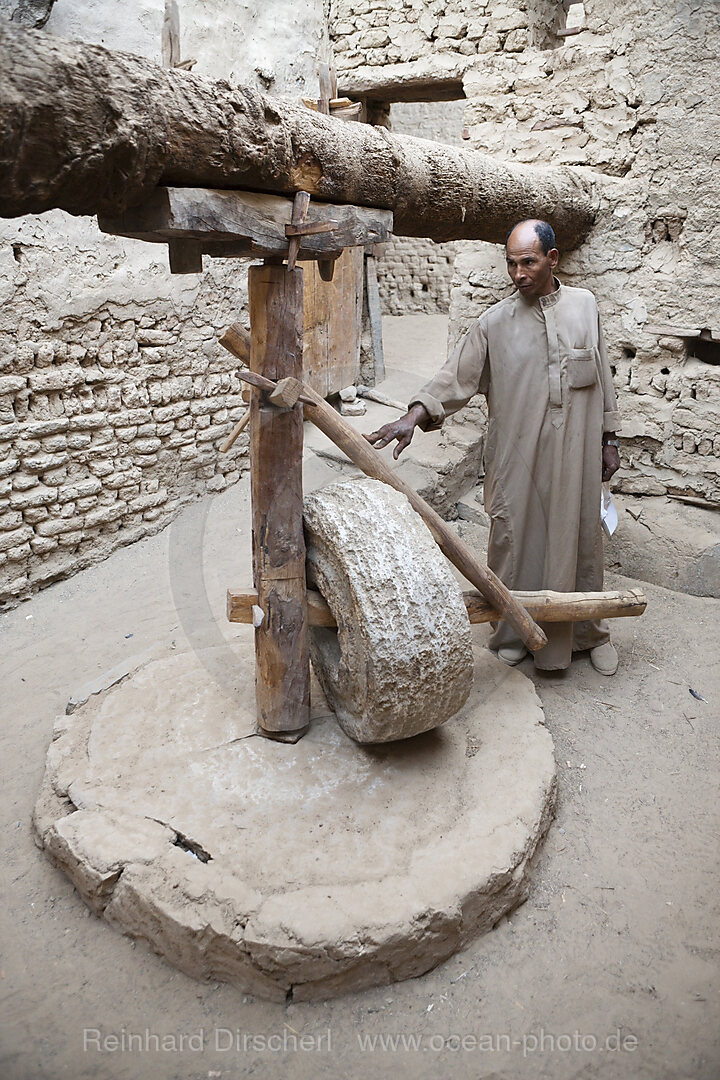 Altes Mahlwerk in Dakhla Oase, Libysche Wueste, Aegypten