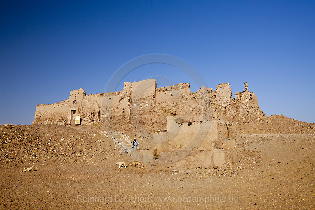 Ruinen von Tempel El-Ghweita in Kharga Oase, Libysche Wueste, Aegypten