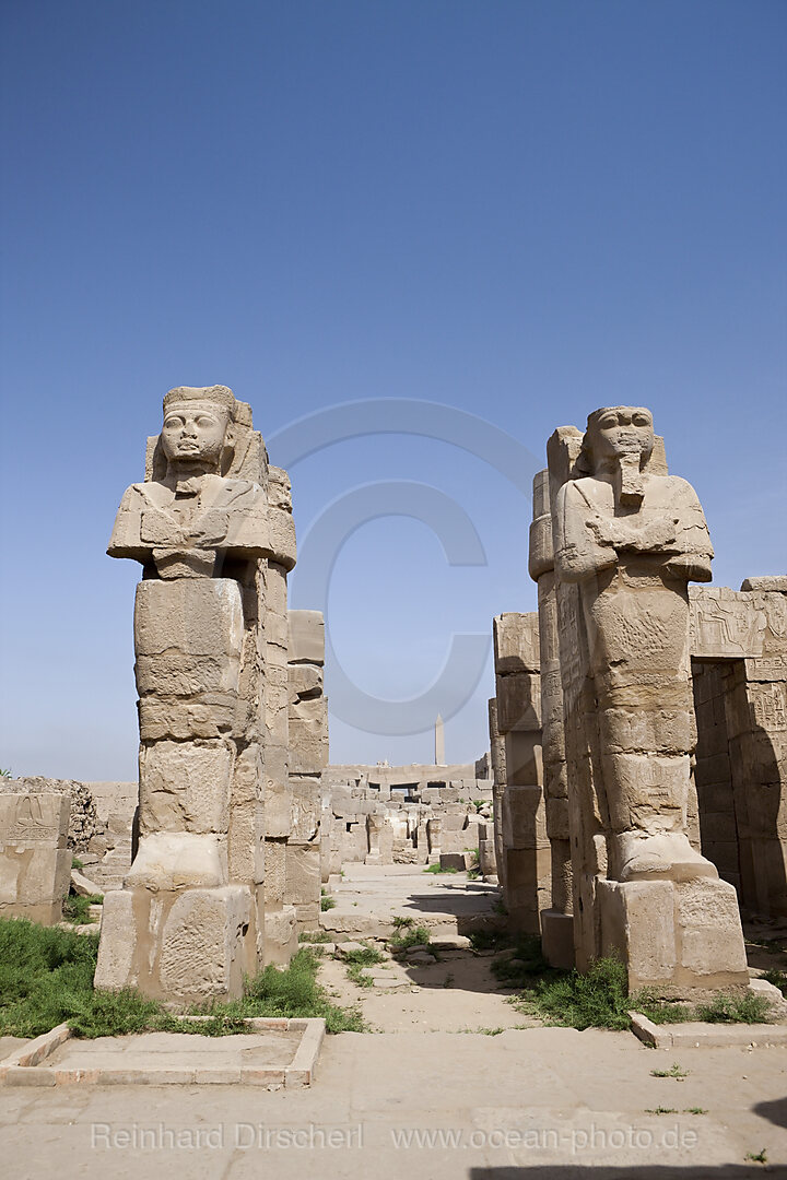 Statuen in Karnak Tempel