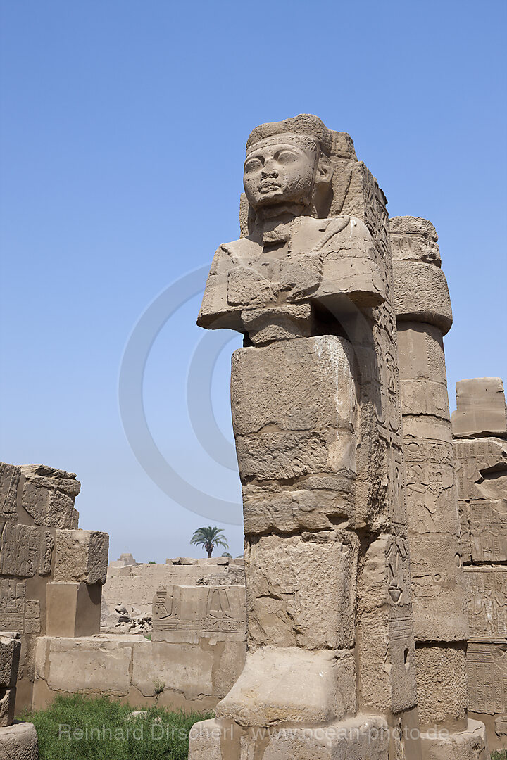 Statuen in Karnak Tempel