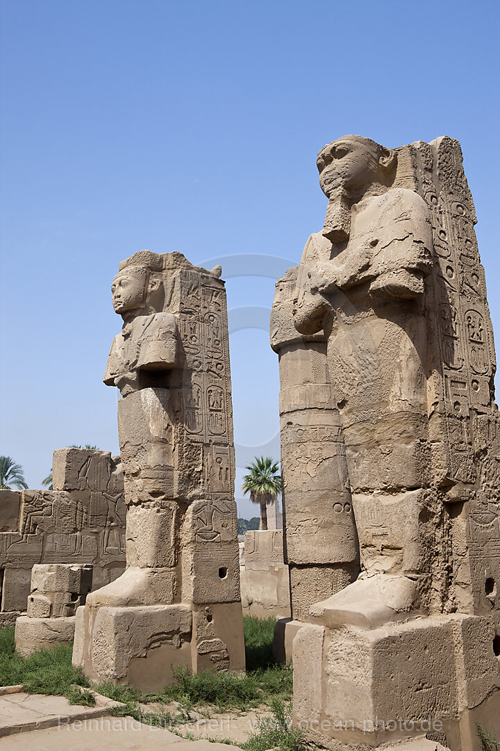 Statuen in Karnak Tempel, Luxor, Aegypten