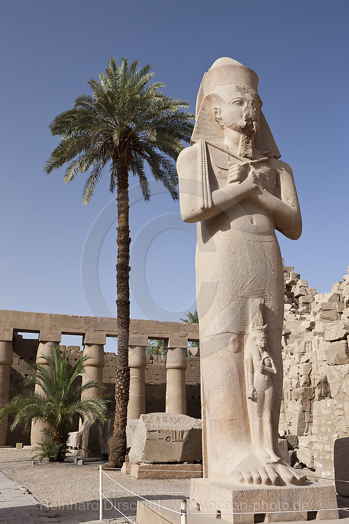 Statue des Pinodjem in Karnak Tempel