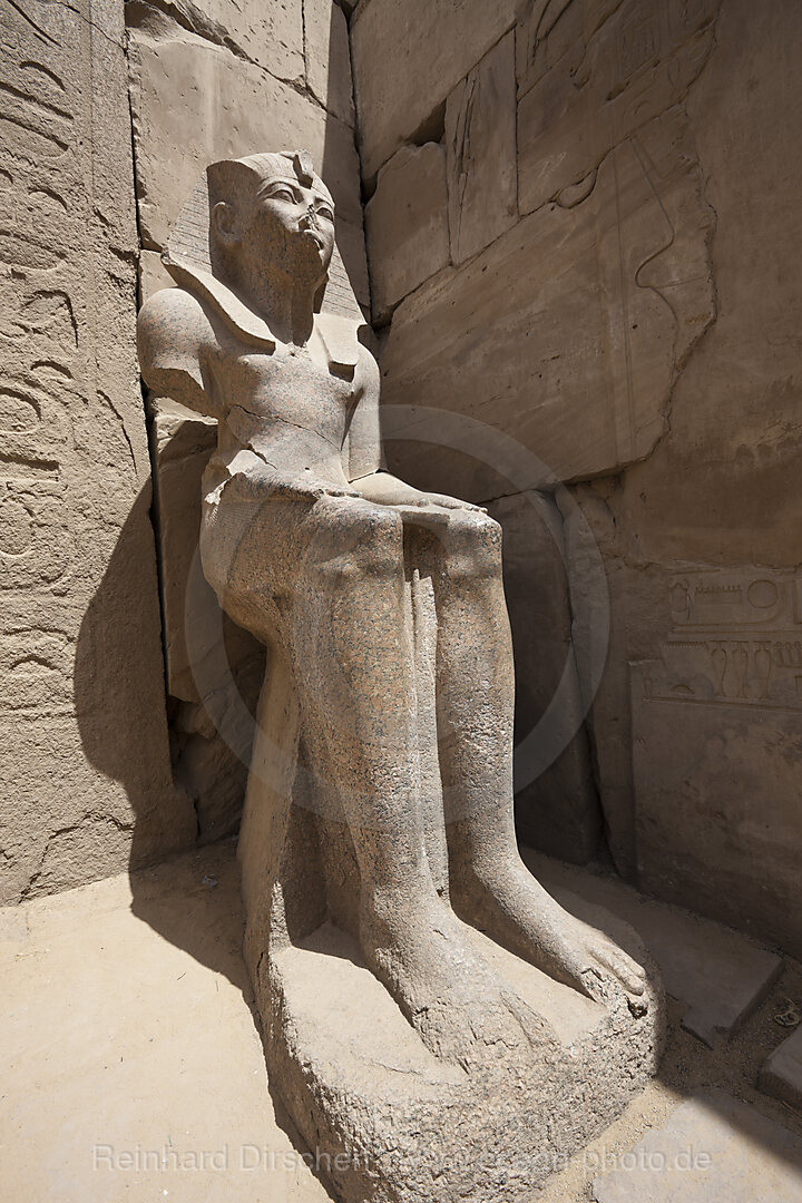 Statue des Tuthmosis III in Karnak Tempel