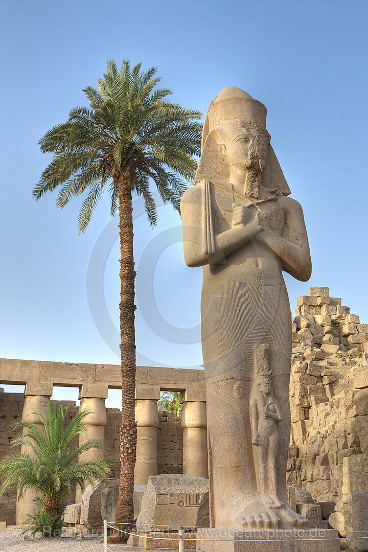 Statue des Pinodjem in Karnak Tempel