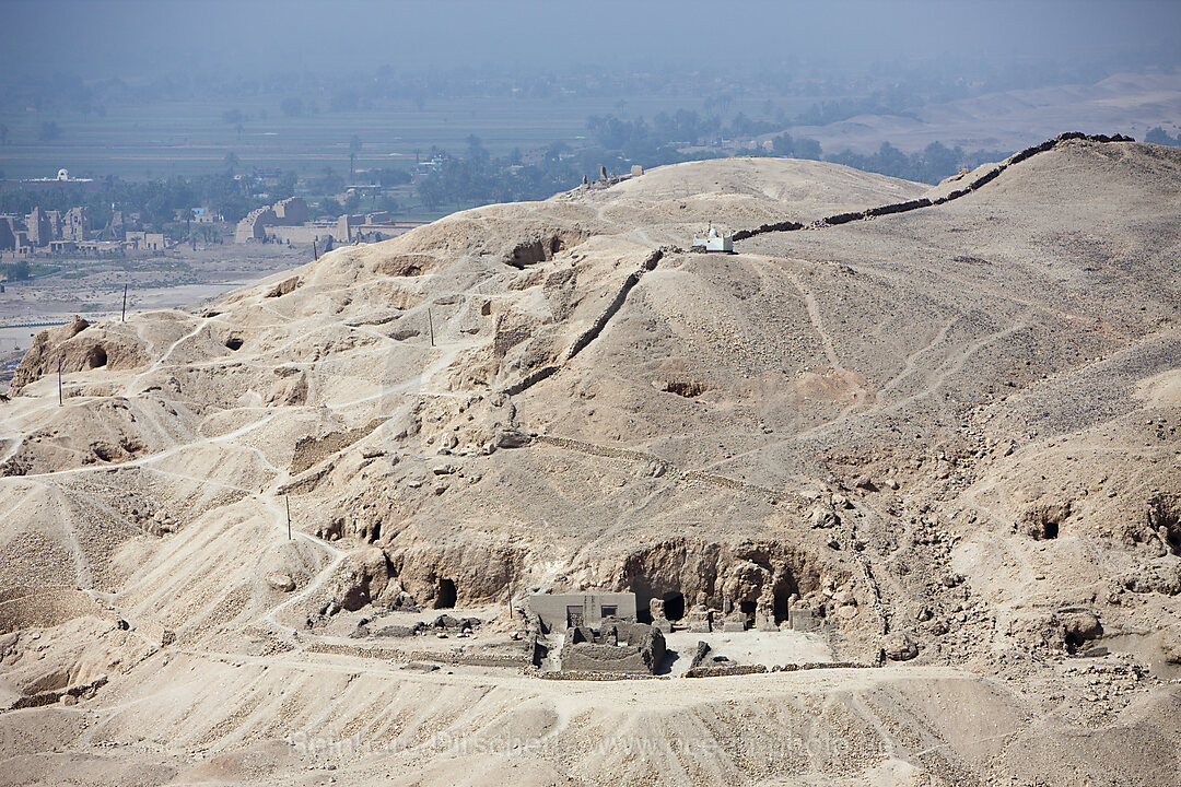 Ruinen in der Totenstadt von Theben, Luxor, Aegypten