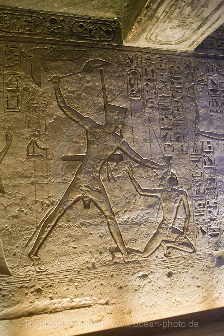 Relief in Kleiner Hathor Tempel der Nefertari, Abu Simbel, Aegypten