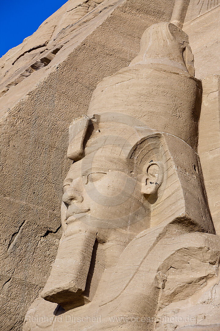 Koloss-Statue von Pharao Ramses II., Abu Simbel, Aegypten