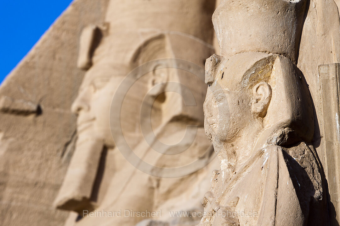 Koloss-Statue von Pharao Ramses II., Abu Simbel, Aegypten