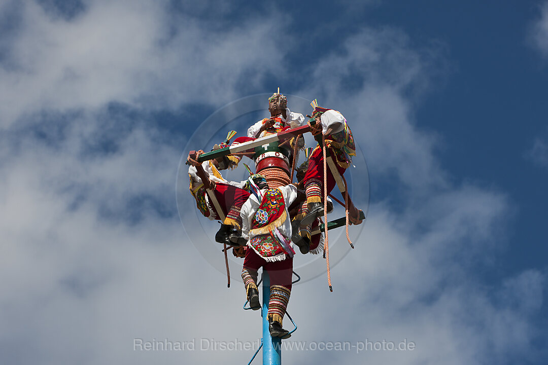 Fliegender Tanz Voladores der Totonaca Indianer