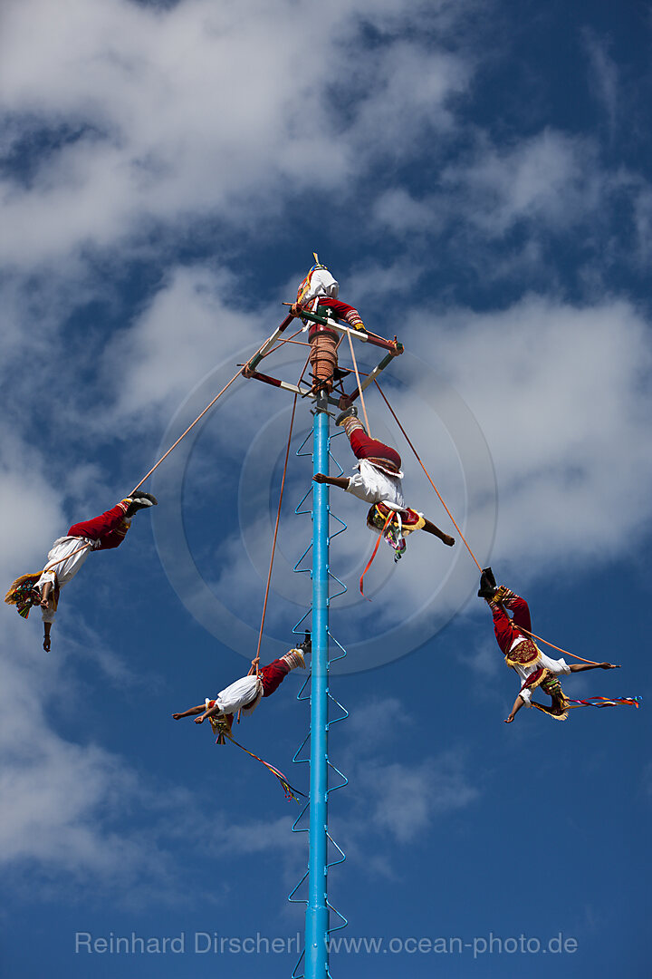 Fliegender Tanz Voladores der Totonaca Indianer, Tulum, Yucatan Halbinsel, Mexiko