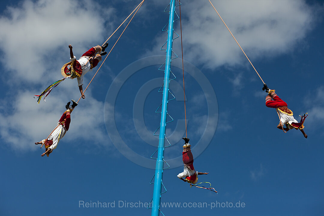 Fliegender Tanz Voladores der Totonaca Indianer, Tulum, Yucatan Halbinsel, Mexiko