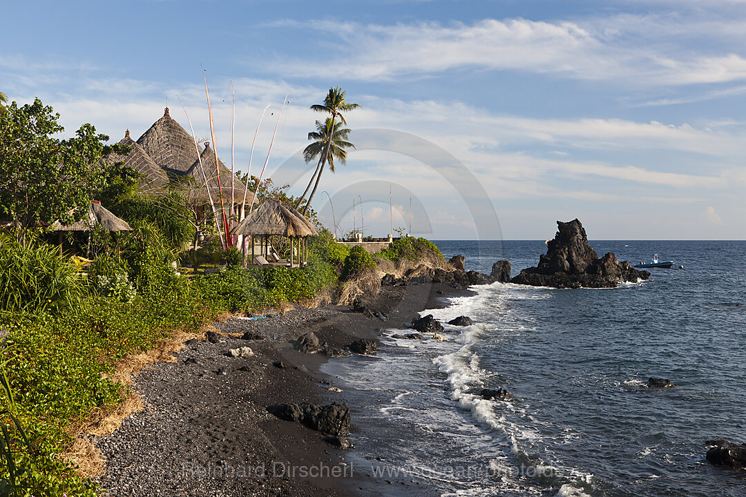 Strand des Alam Batu Resort