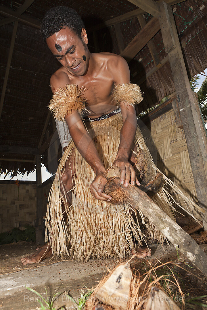 Einheimische feiern Kava Zeremonie, Pacific Harbour, Viti Levu, Fidschi