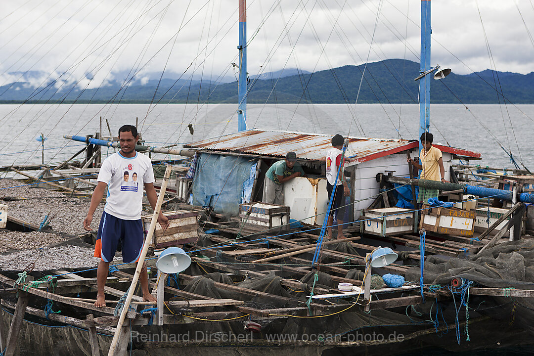 Fischer-Plattform Bagan, Cenderawasih Bucht, West Papua, Indonesien