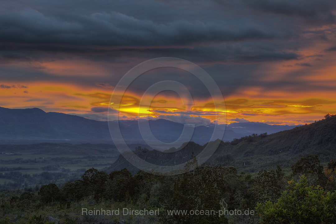 Sonnenuntergang im Baliem Tal