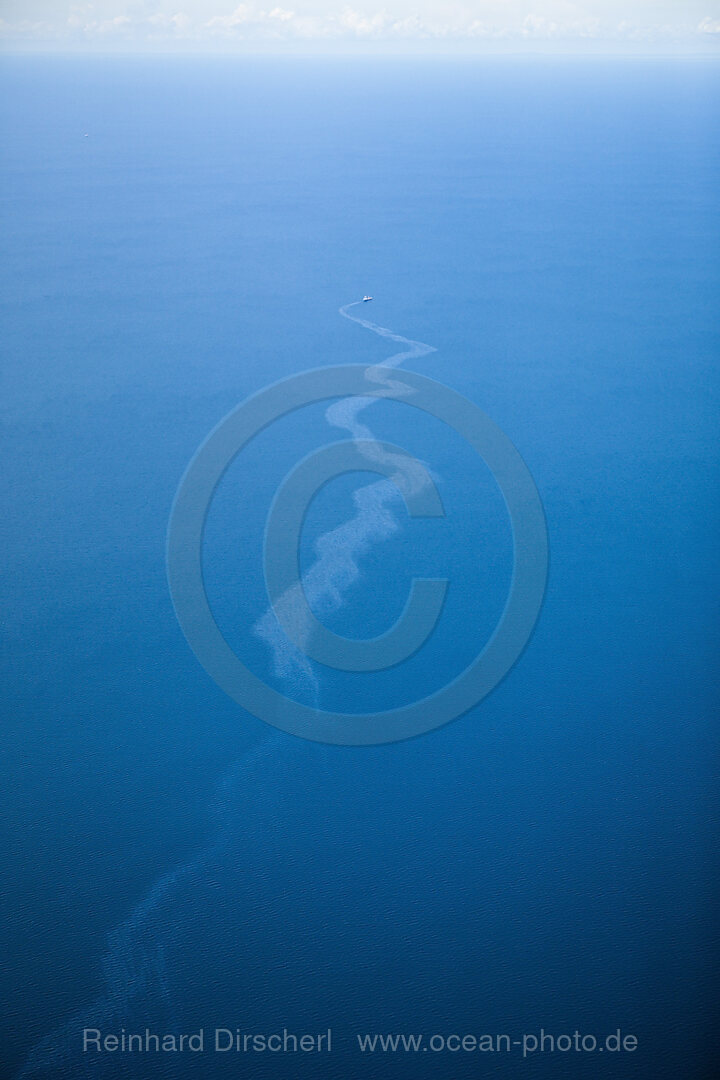 Schiff verklappt Oel im Meer
