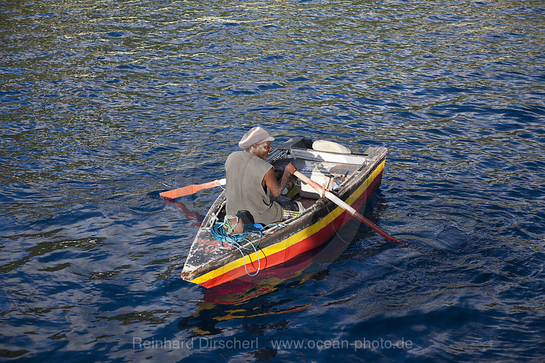 Fischer in seinem Boot