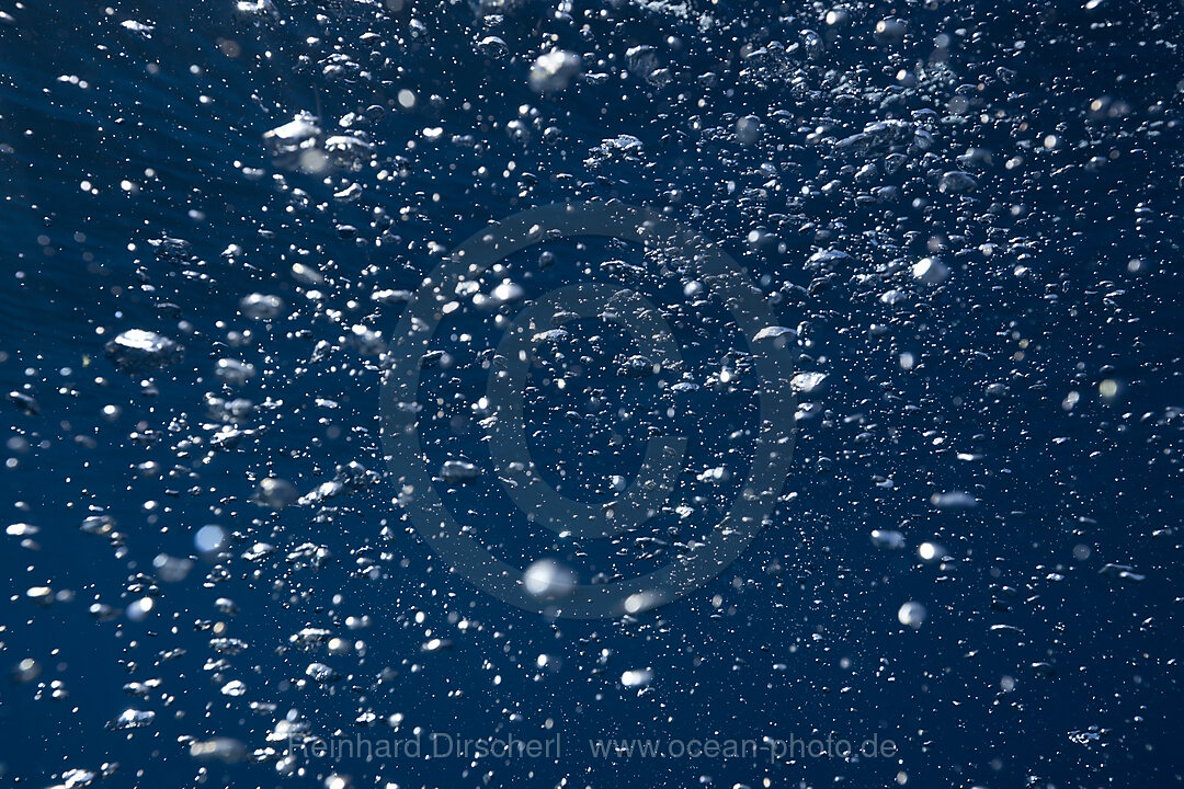Air Bubbles in Ocean