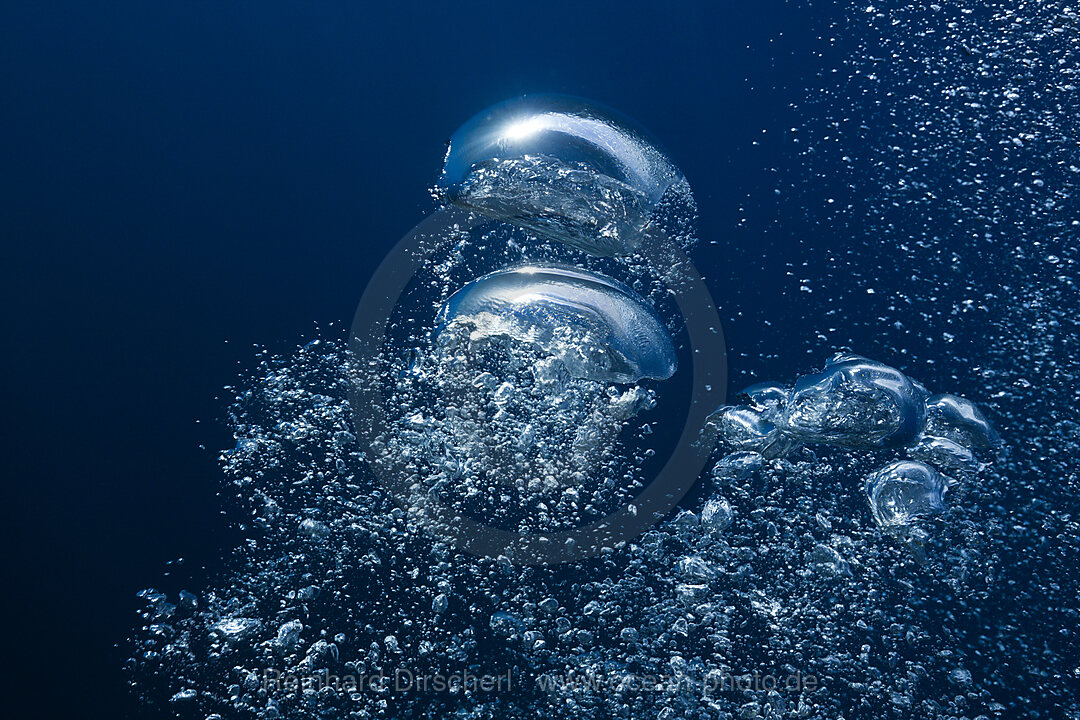 Air Bubbles in Ocean