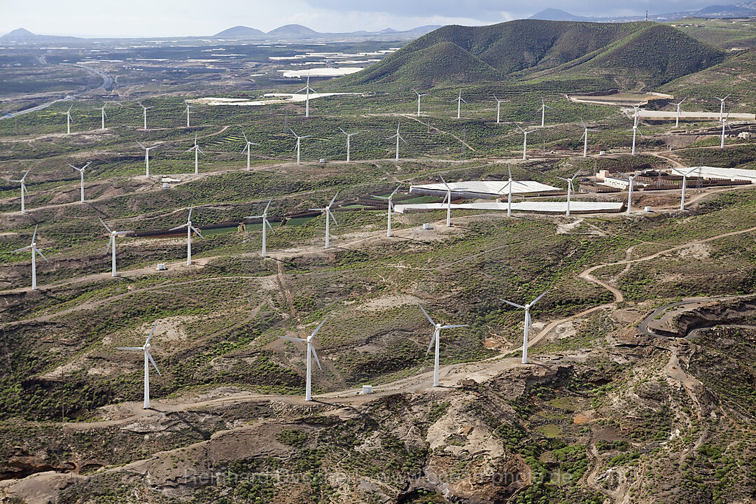 Luftaufnahme Windkraftanlagen