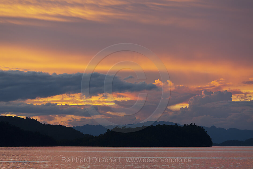 Sonnenuntergang in der Triton Bay