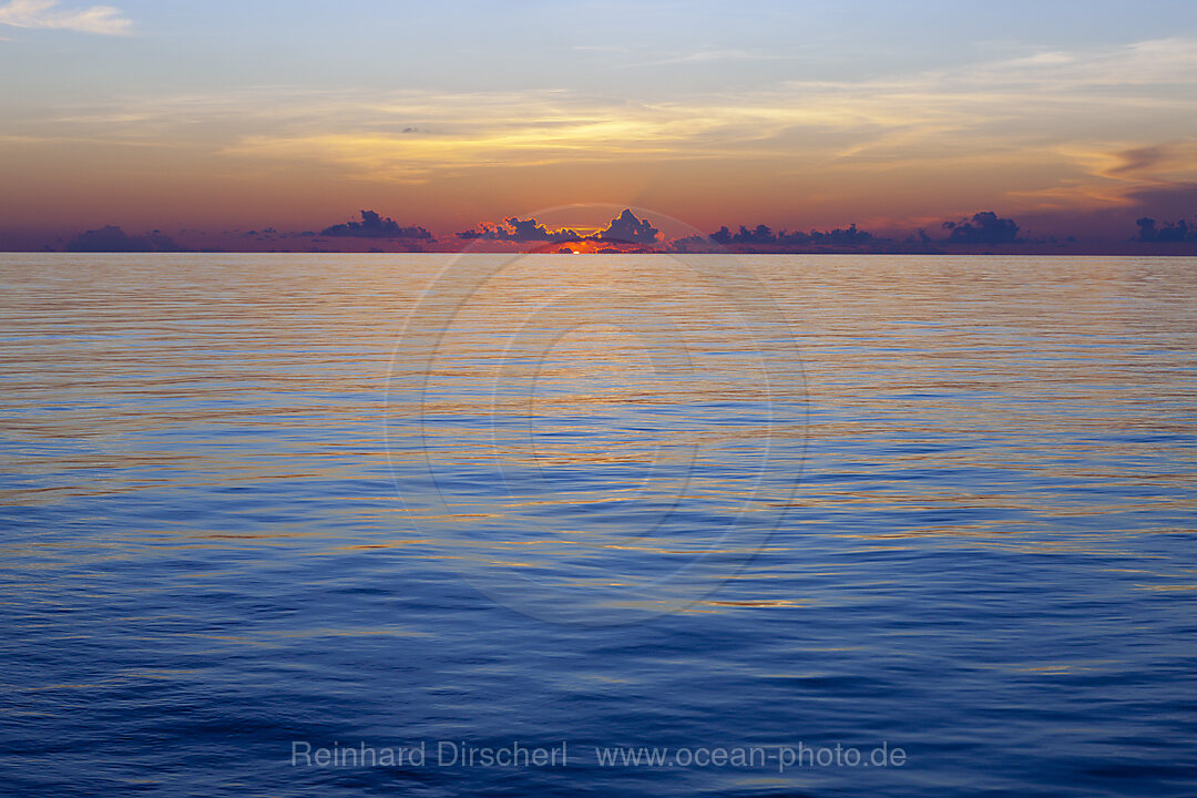 Sonnenuntergang ueber dem Meer