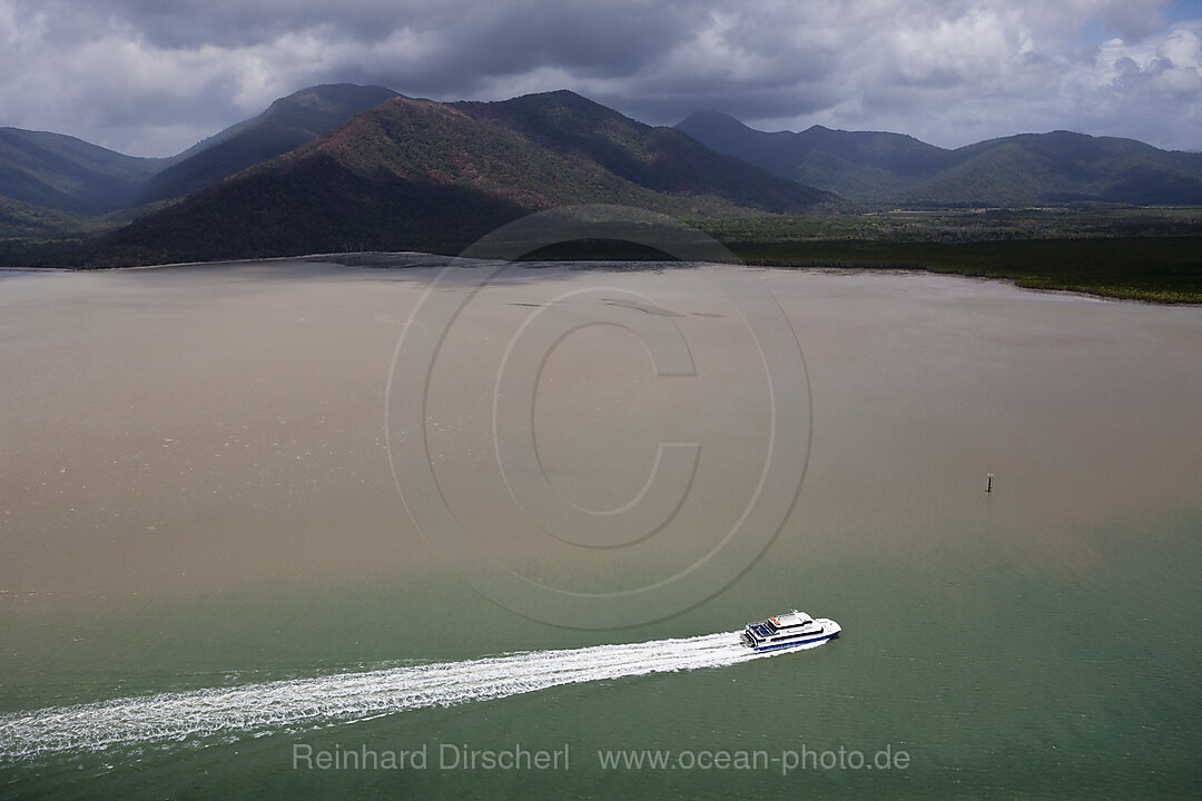 Schiff in der Trinity Bucht, Trinity Inlet, Queensland, Australien