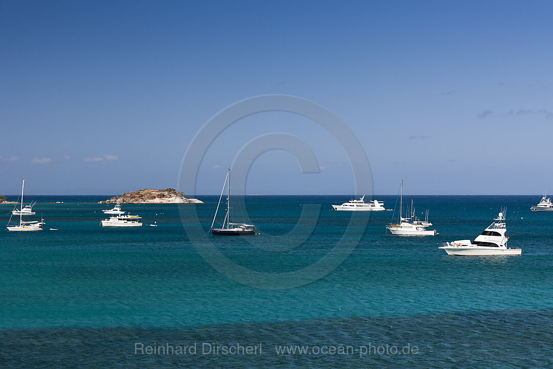 Boote ankern vor Lizard Island, Great Barrier Reef, Australien