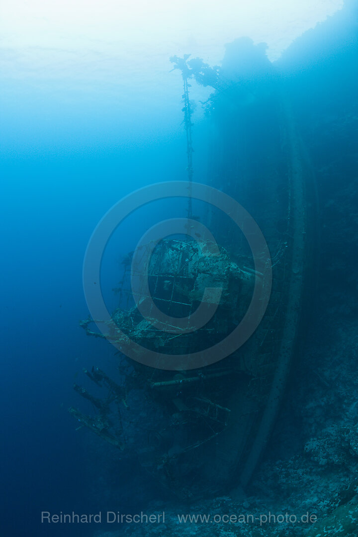 Upright Tuna Boat Wrack, Marovo Lagune, Salomonen