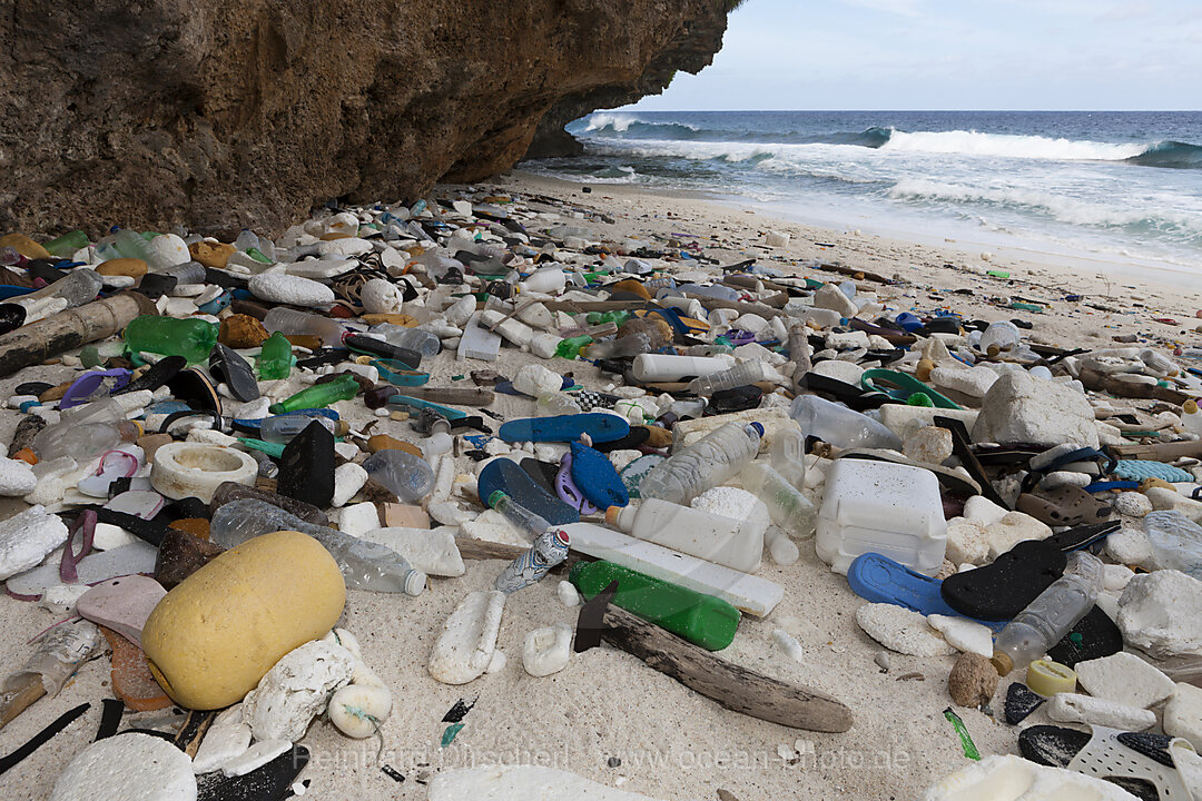 Angeschwemmter Plastikmuell verunreinigt Strand, Weihnachstinsel, Australien