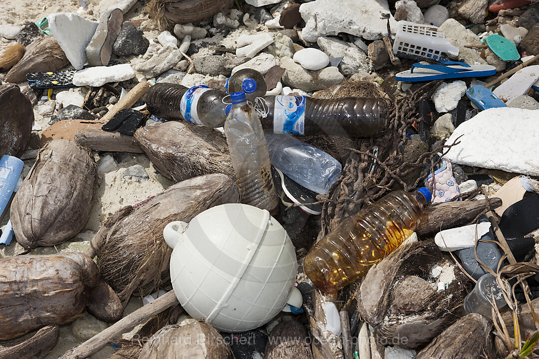 Angeschwemmter Plastikmuell verunreinigt Strand, Weihnachstinsel, Australien