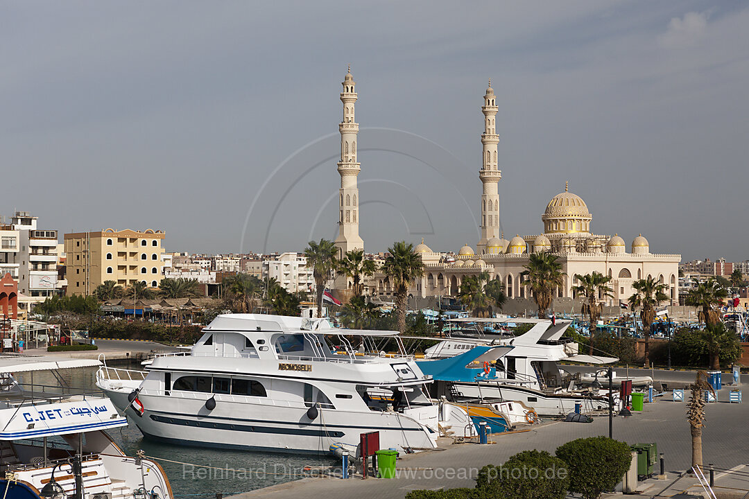 Tauchboote im Hafen von Hurghada, Rotes Meer, Aegypten