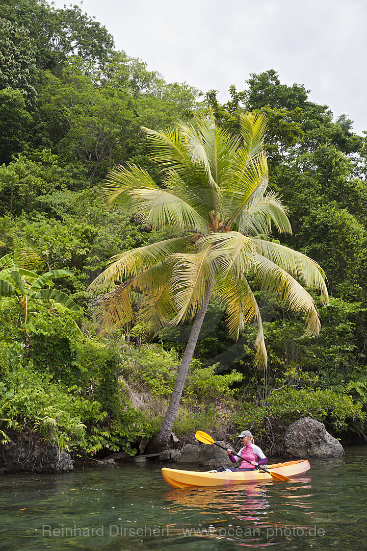 Kajaken in Fjords bei Tufi, Tufi, Cape Nelson, Papua Neuguinea