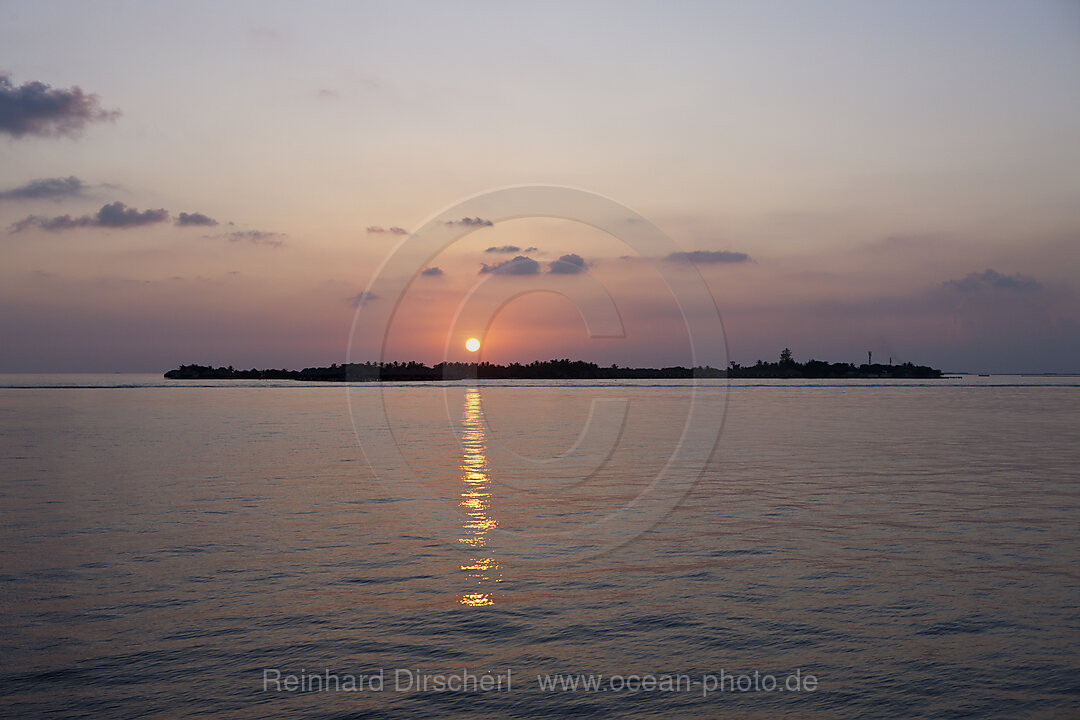 Sonnenuntergang im Sued Male Atoll, Sued Male Atoll, Indischer Ozean, Malediven