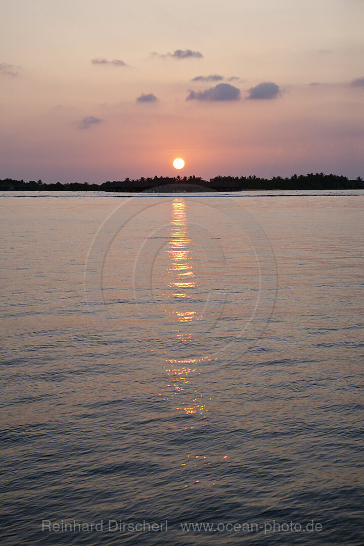 Sonnenuntergang im Sued Male Atoll, Sued Male Atoll, Indischer Ozean, Malediven