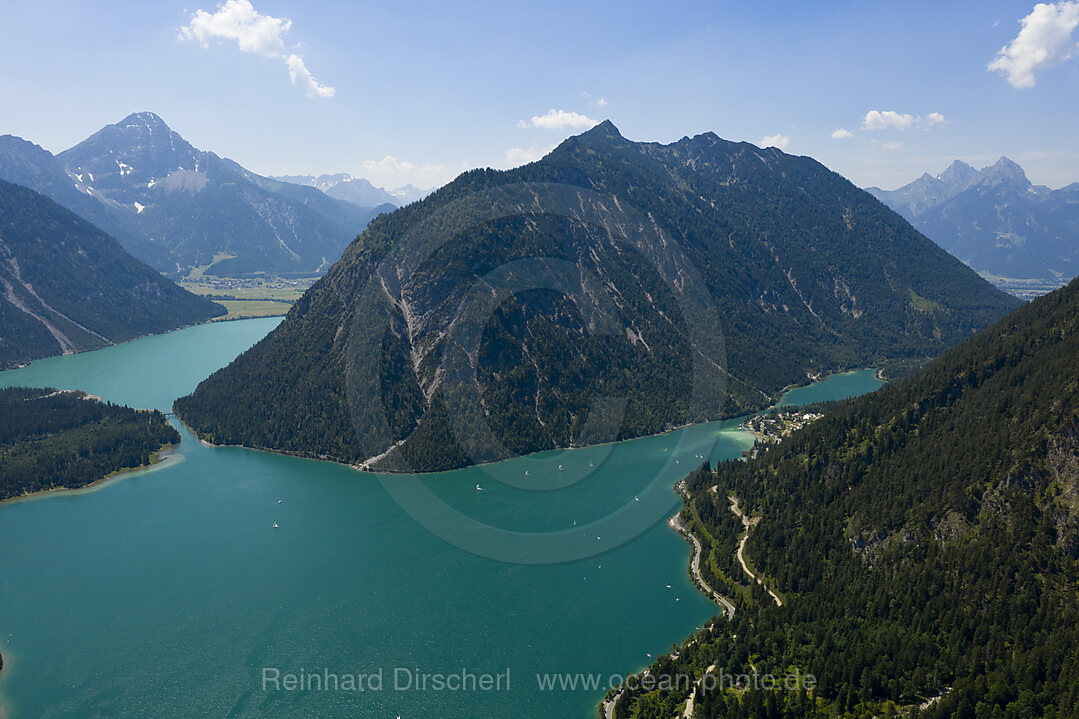 Suedlicher Plansee mit Blick auf den Kleinen Plansee links und Heiterwanger See rechts, Tirol, Oesterreich