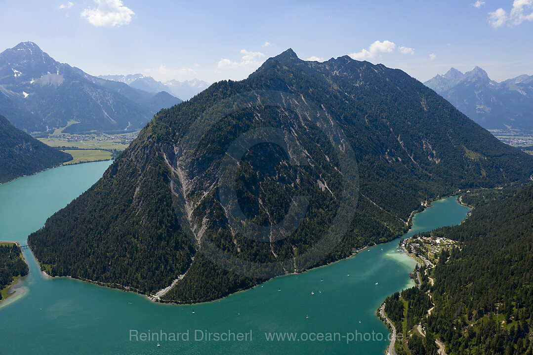 Suedlicher Plansee mit Blick auf den Kleinen Plansee links und Heiterwanger See rechts, Tirol, Oesterreich