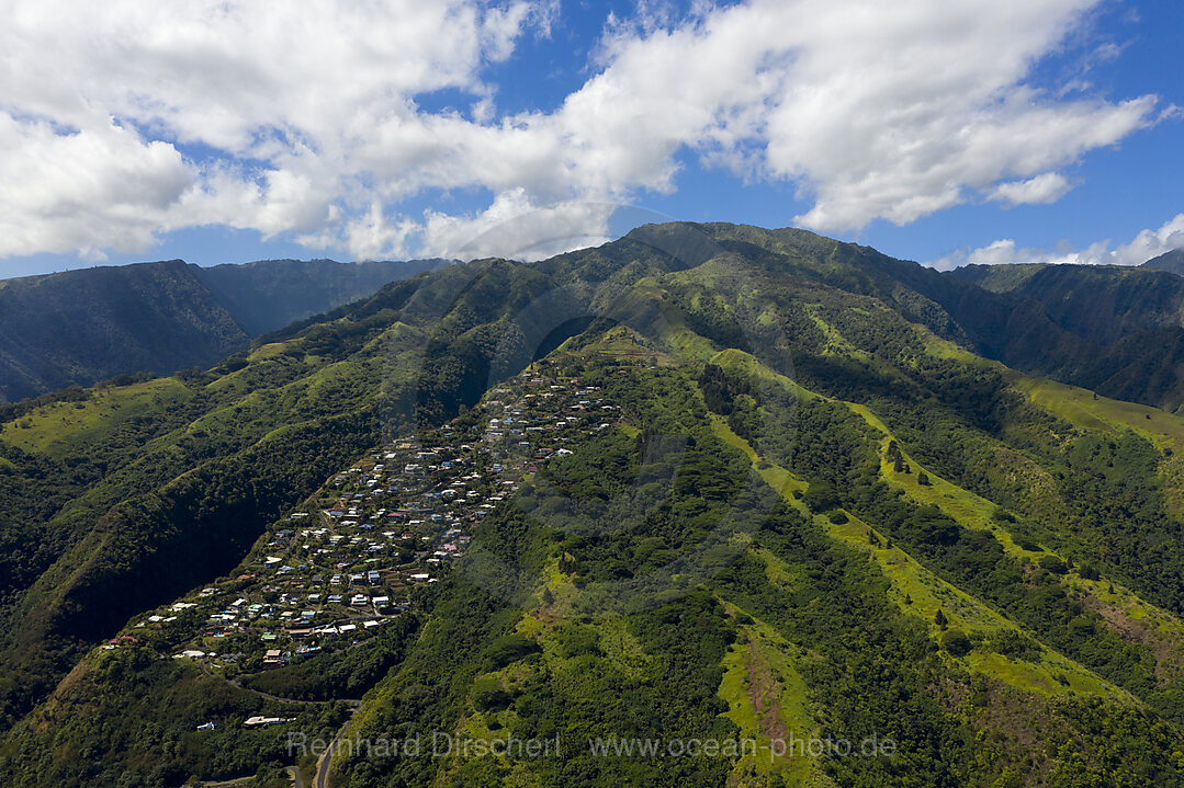 Luftaufnahme der Westkueste von Tahiti, Tahiti, Franzoesisch-Polynesien