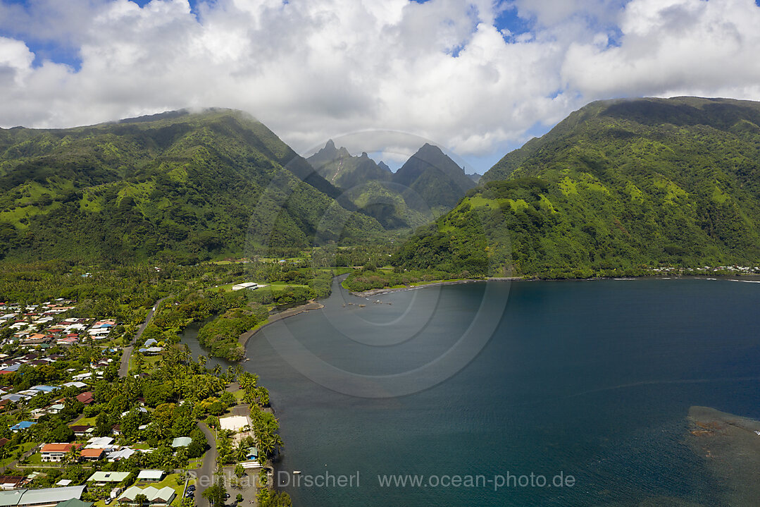 Tautira mit Blick ins Vaitephiha Valley, Tahiti, Franzoesisch-Polynesien